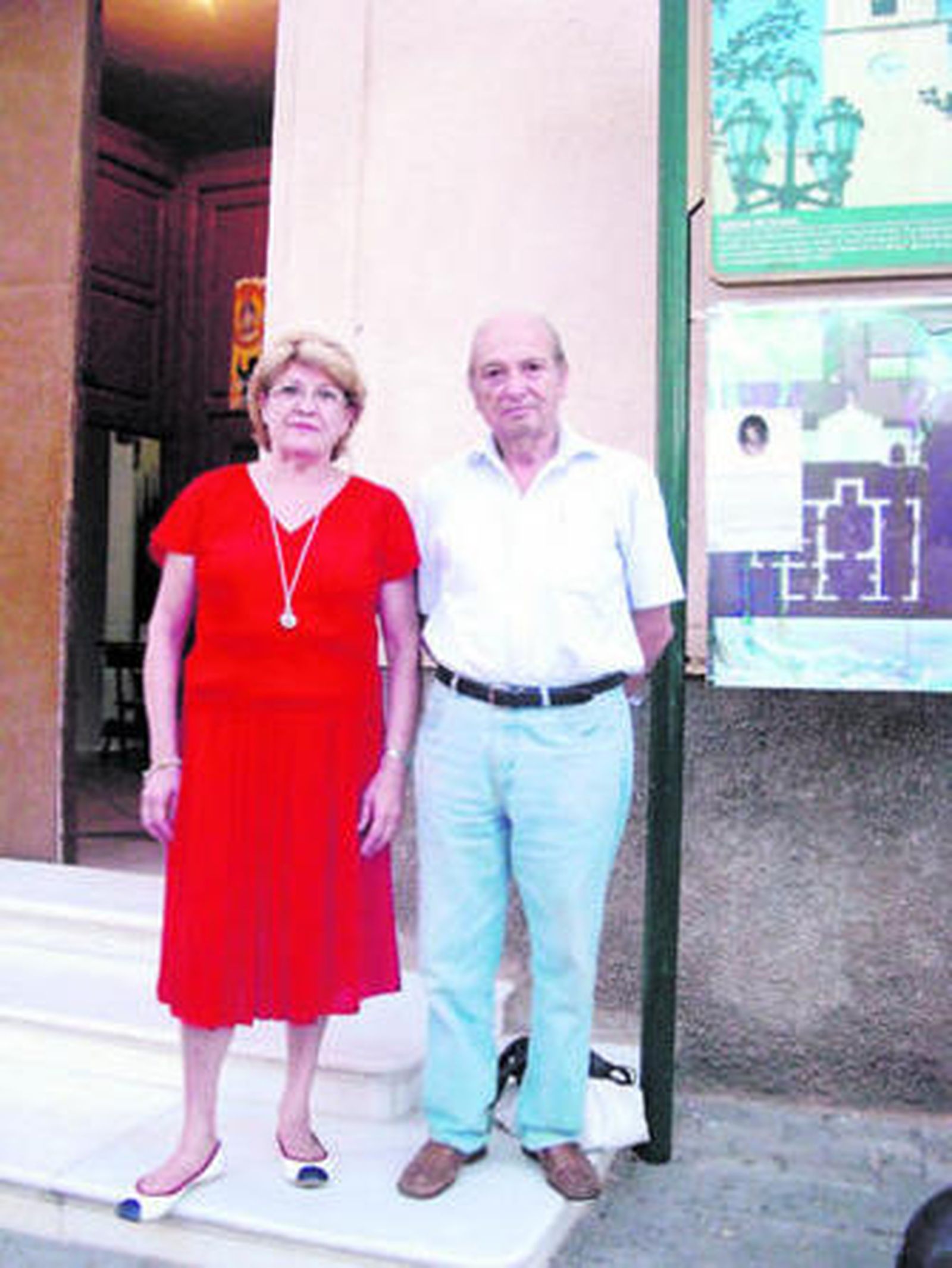 Josefina Simón y José Ridao, Hermana Mayor y secretario de la cofradía.