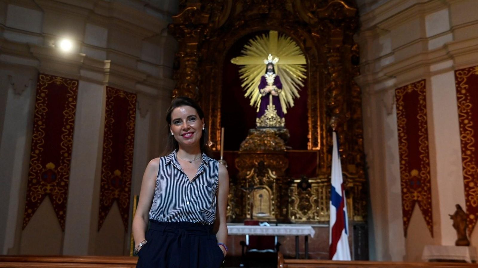 Inmaculada de Lara posa para 'el Día' ante el Señor Rescatado.