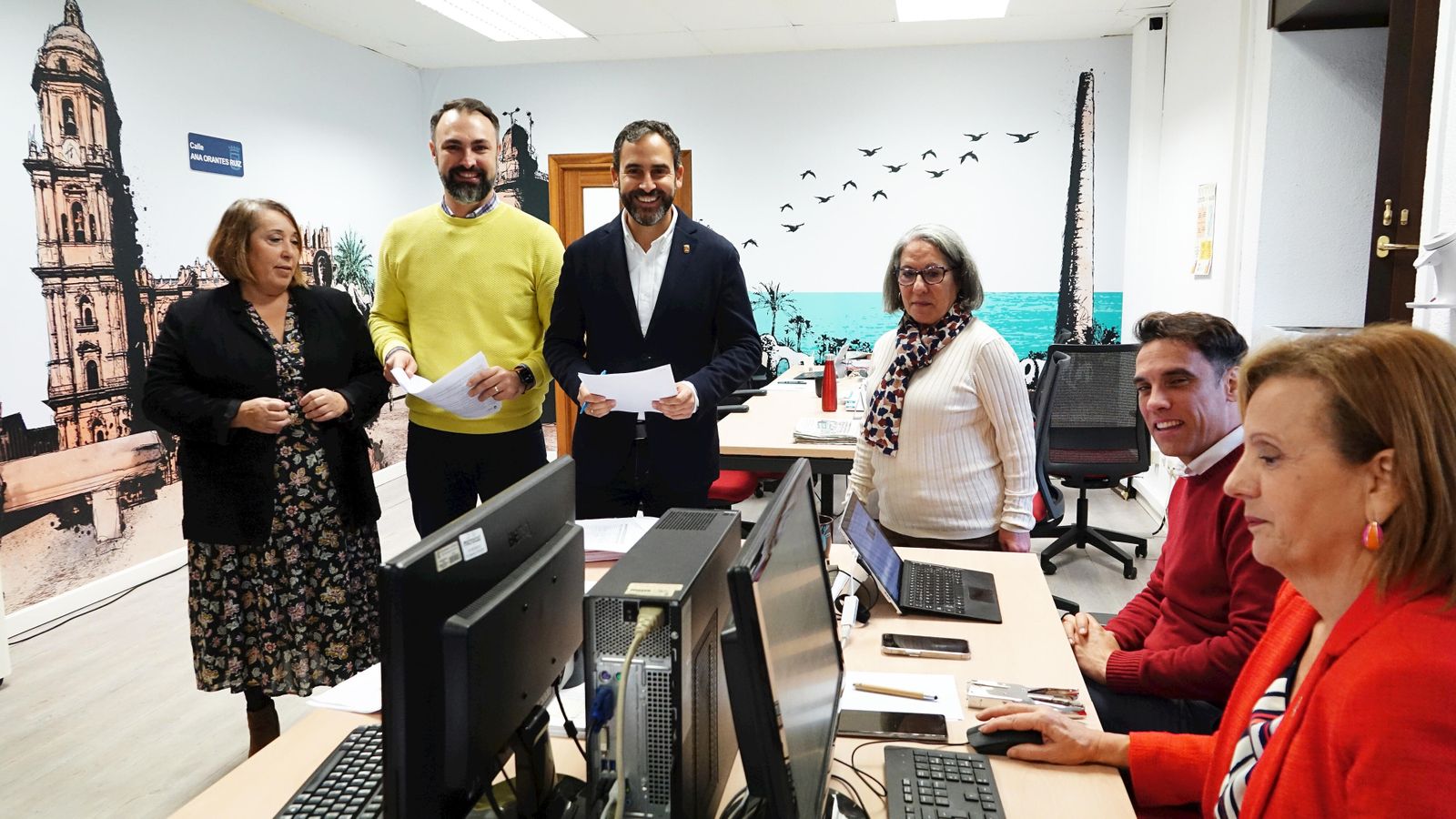 Los representantes del PSOE durante la presentación de la iniciativa.