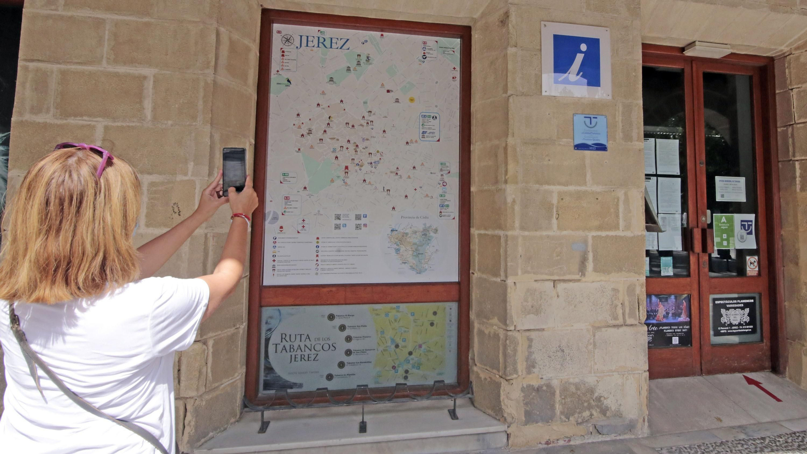 La Oficina de Turismo, cerrada el pasado domingo.