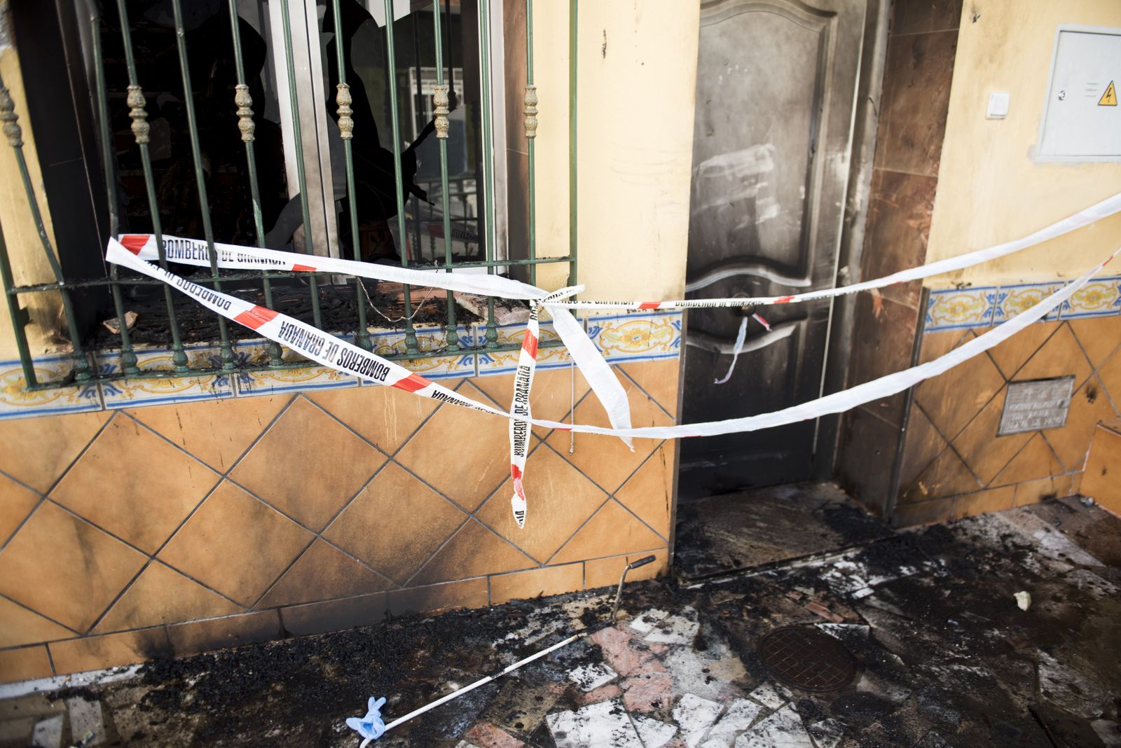Imágenes de un fin de semana de tiros, muerte e incendios en Pinos Puente (Granada)