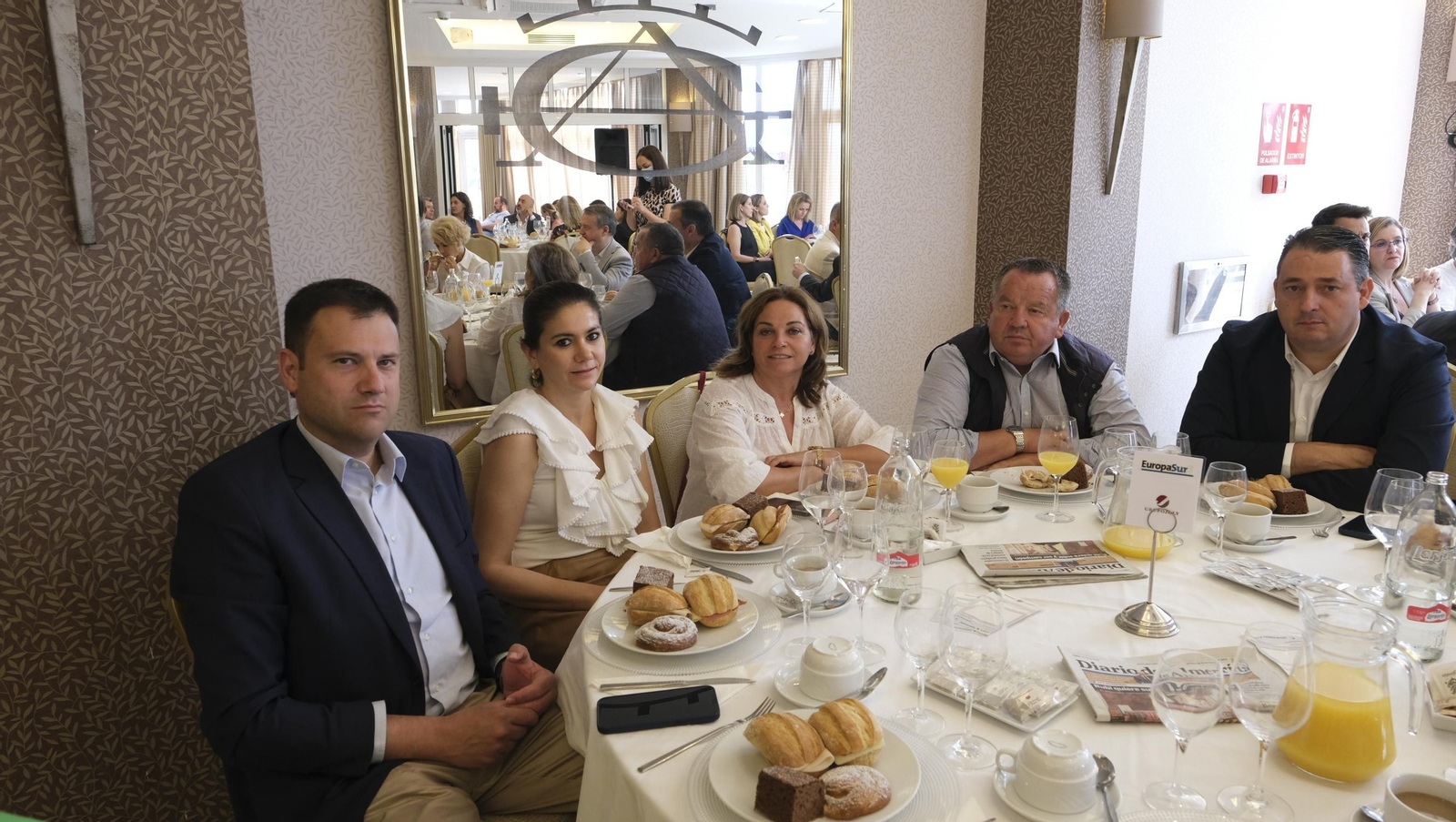 Imágenes del desayuno coloquio de Diario de Almeria y Hidralia.