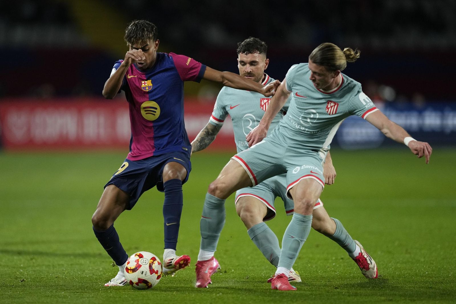 Las fotos del espectacular Barcelona - Atlético de Madrid