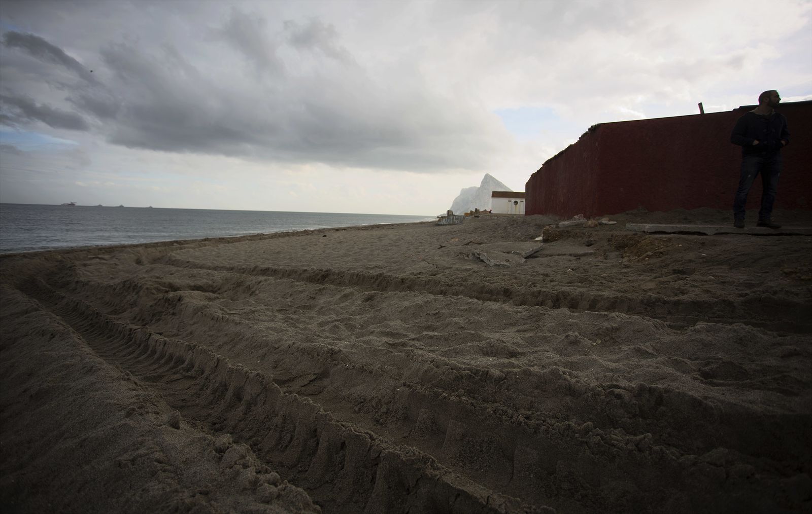 Recorrido en un patrullero de la Policía Nacional a las zonas del narcotráfico en el campo de Gibraltar, en imágenes