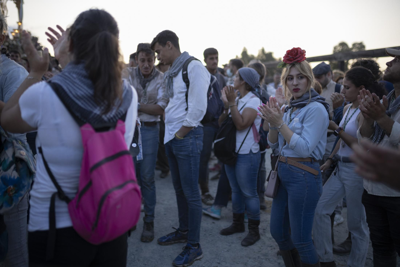 El Rocío 2023: Imágenes de la entrada de la Hermandad de Huelva en El Rocío