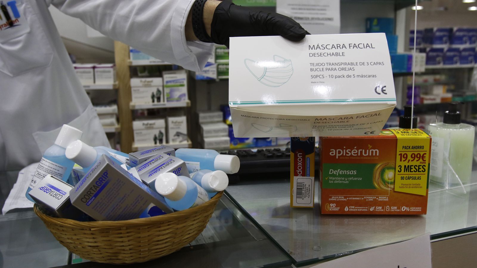 Una mascarilla de las que se venden en una farmacia de la capital