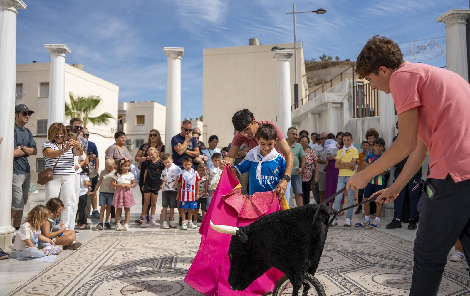 Las imágenes del taller de toros para niños y toro mecánico en Macael