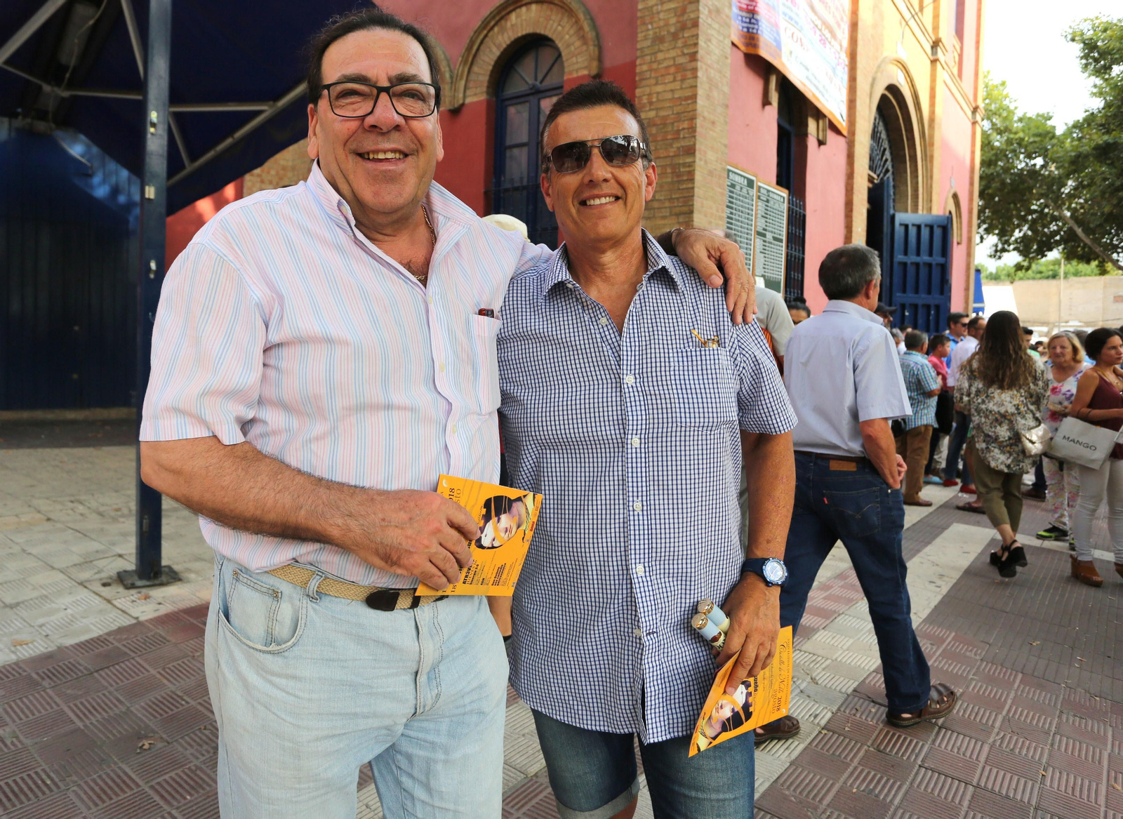 Ambiente en la Plaza de Toros de la Merced