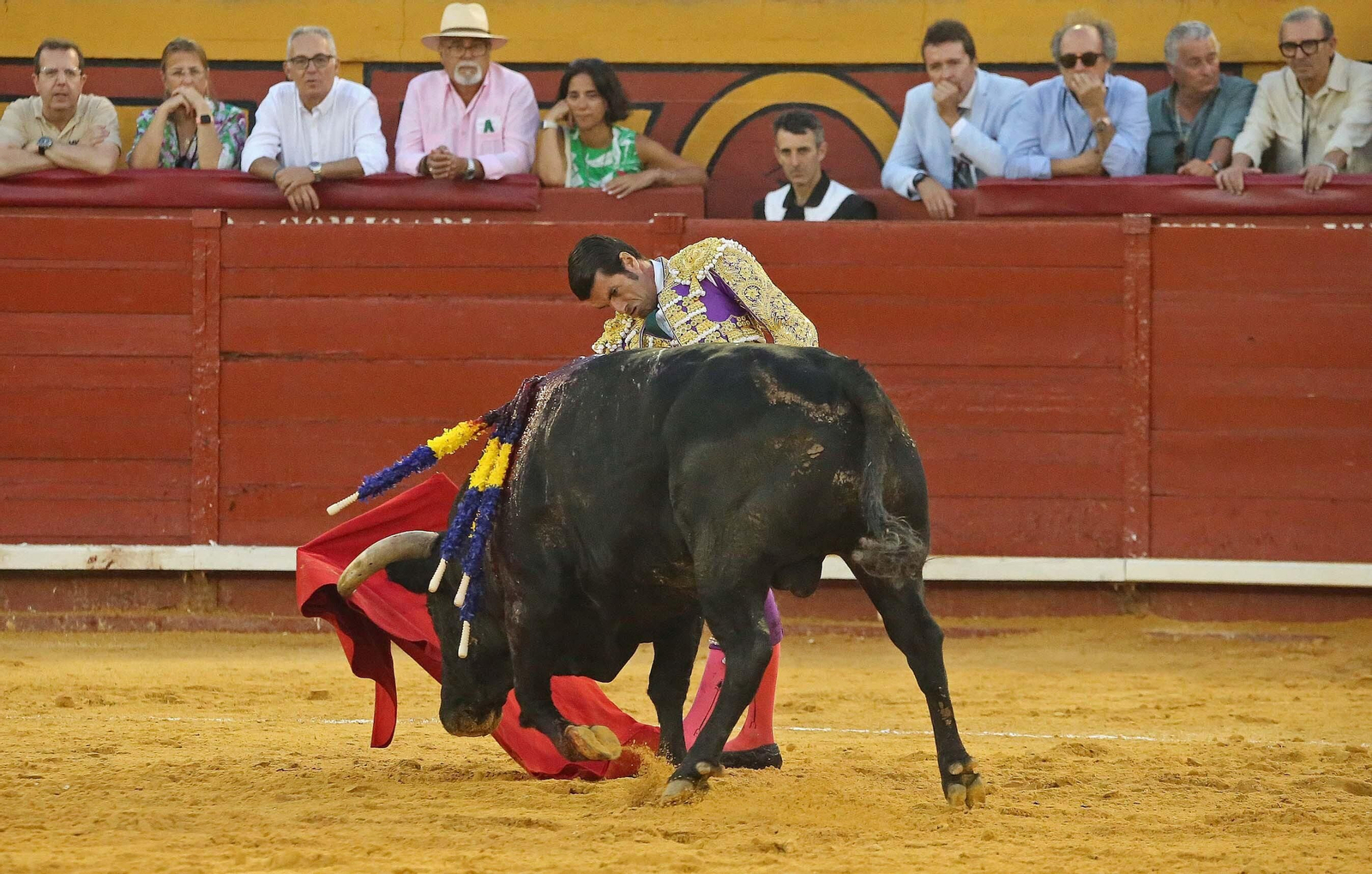 Fotos de la corrida del viernes de la Feria Taurina de Algeciras 2023: Morante de la Puebla, Emilio de Justo y David Galván