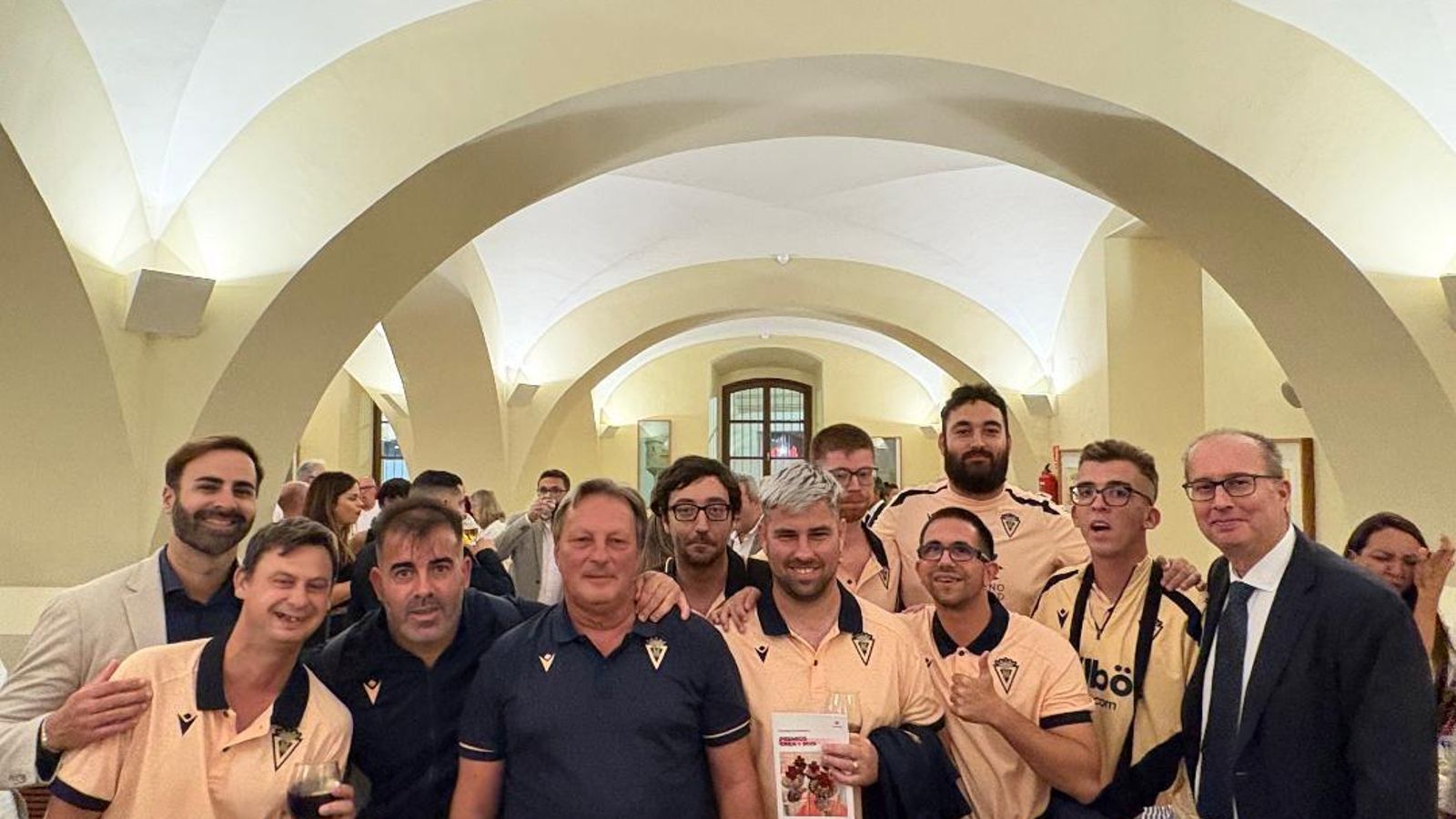 Miembros del equipo Cádiz CF Genuine que recibieron el Premio Especial del Jurado, durante el cóctel en el Palacio de Congresos.