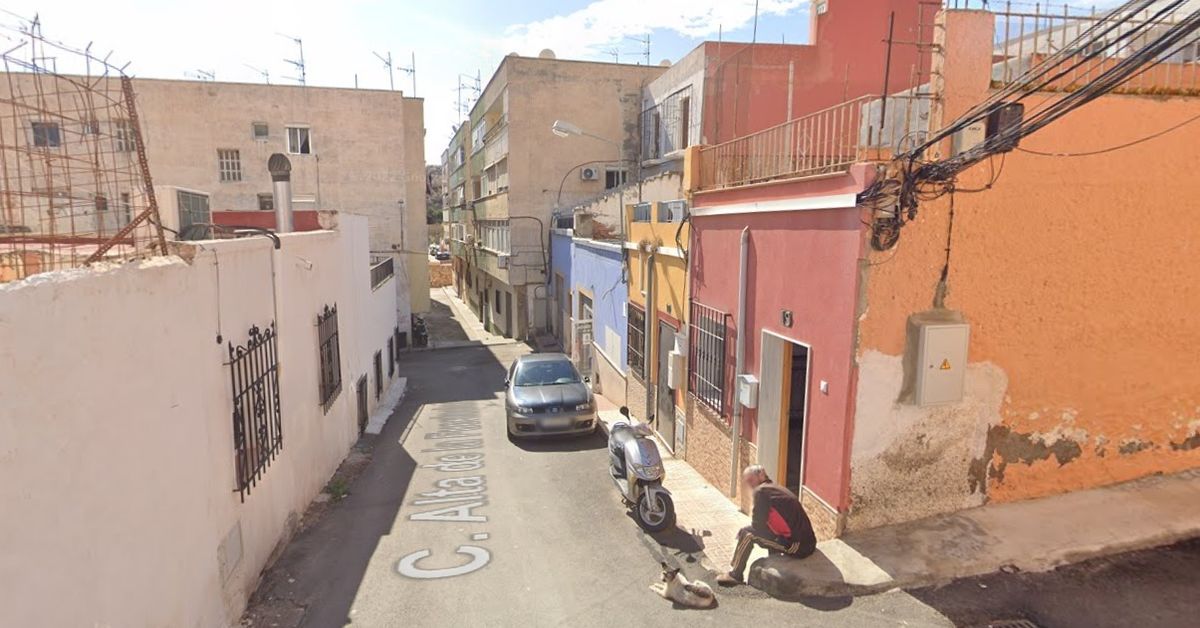 Un hombre evacuado al hospital tras inhalar el humo de una furgoneta ...