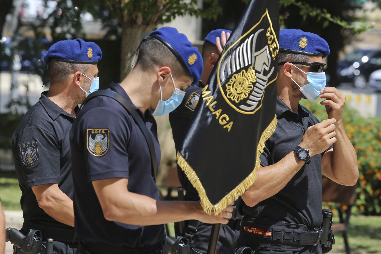 Fotos de la escultura que rinde homenaje a los policías fallecidos en Málaga
