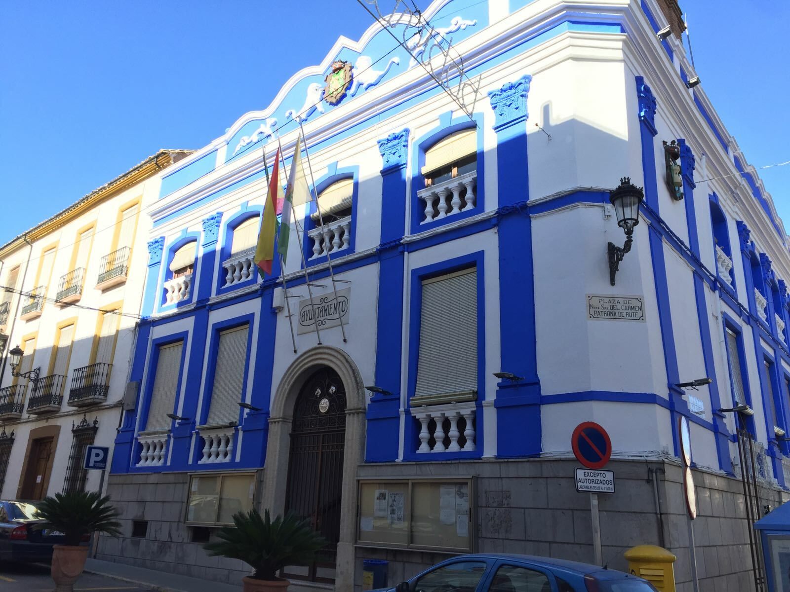 Entrada principal al acceso del Ayuntamiento de Rute.