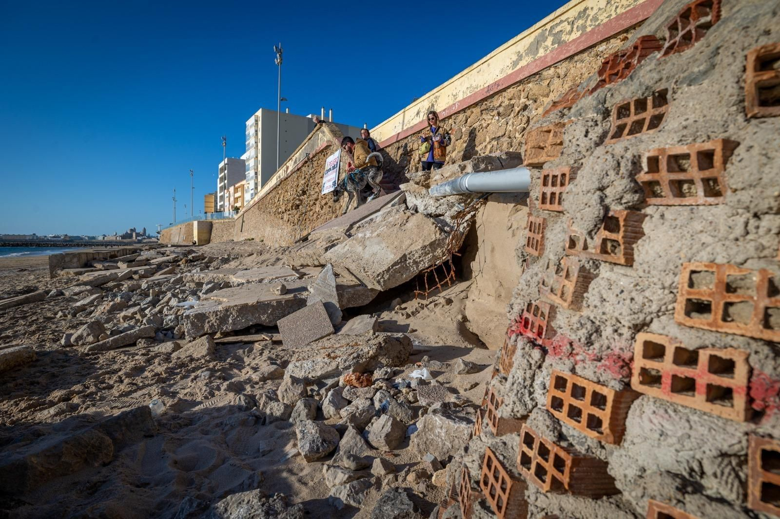 Las imágenes del lamentable estado de este tramo de la Playa Victoria