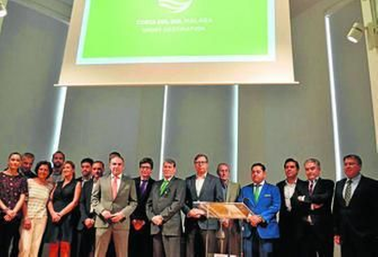 Representantes institucionales, turísticos y empresariales ayer en la presentación.