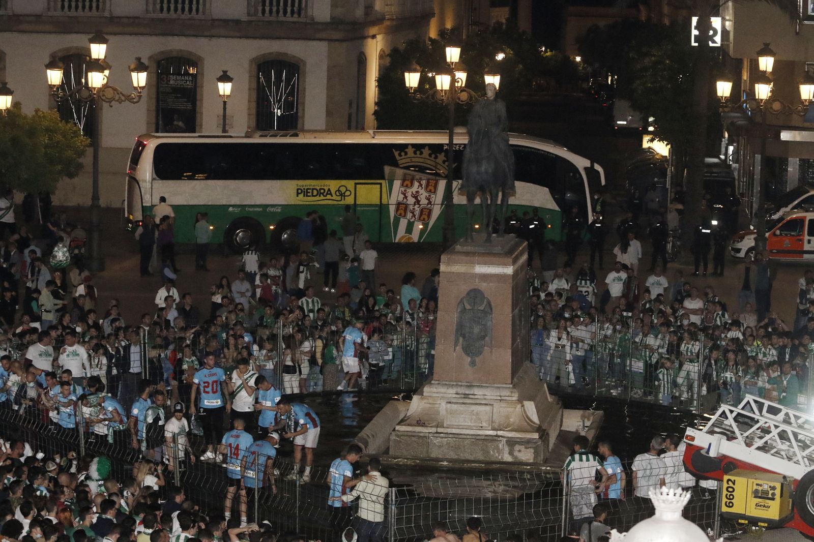 La celebración del ascenso del Córdoba CF en Las Tendillas, en imágenes