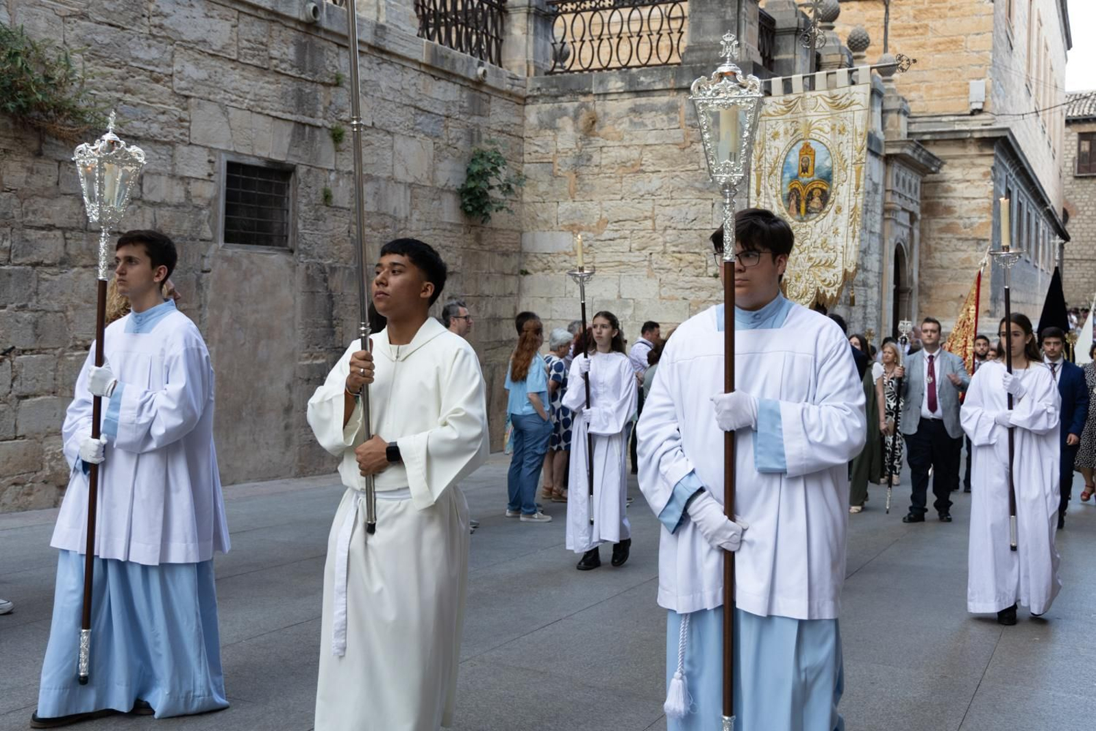 Así ha procesionado la Virgen de la Capilla por Jaén en su día grande.