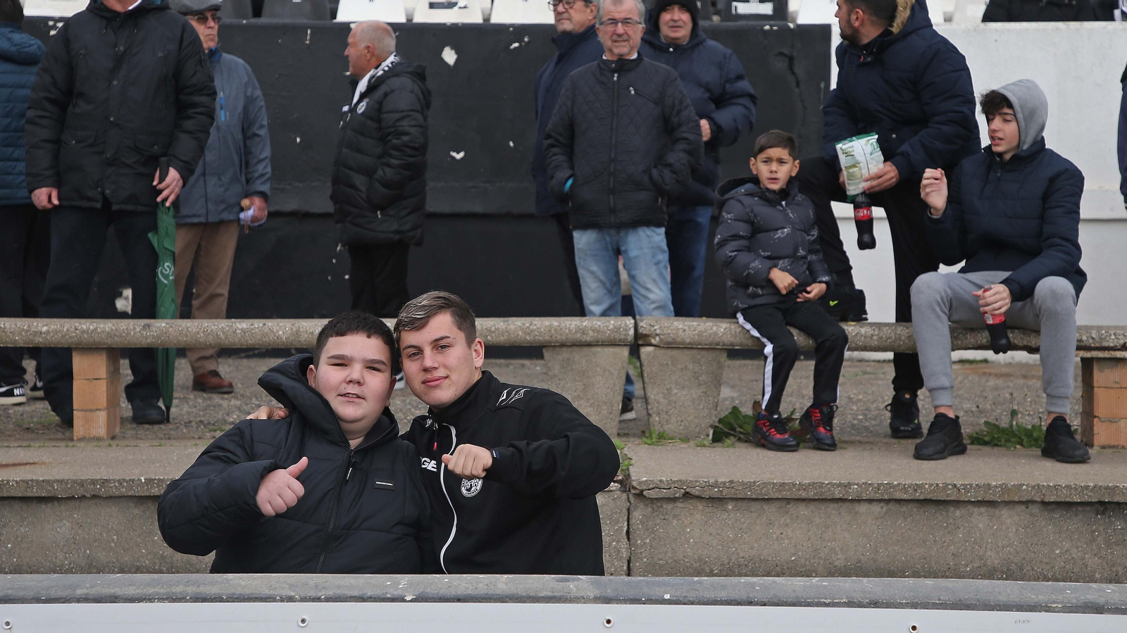 Fotos de la afición en el estadio municipal de La Línea