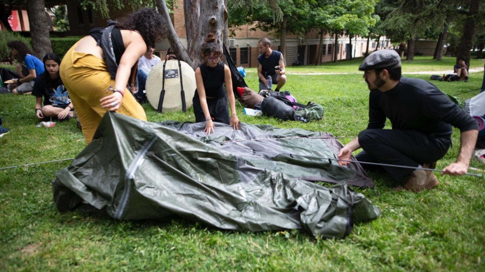 Estudiantes instalan la acampada solidaria en favor de Palestina