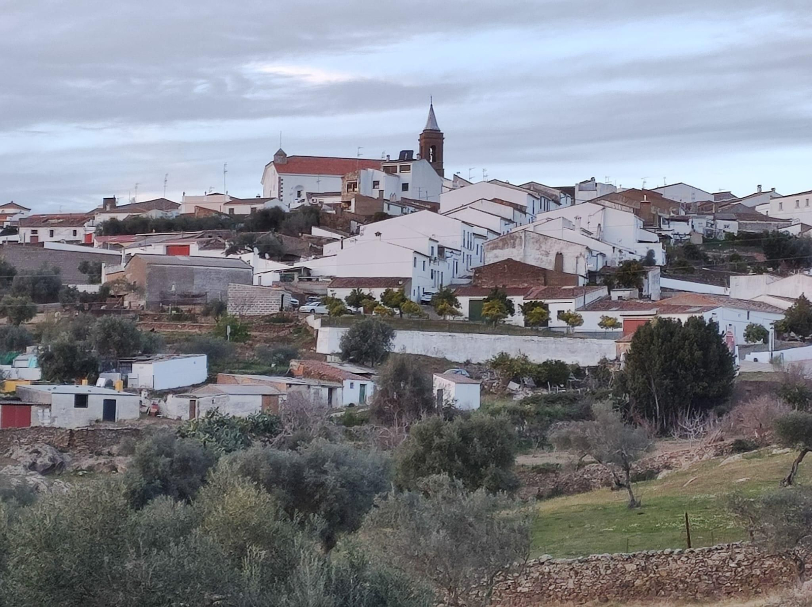 Imagen de la localidad onubense de Encinasola, situada en plena sierra.