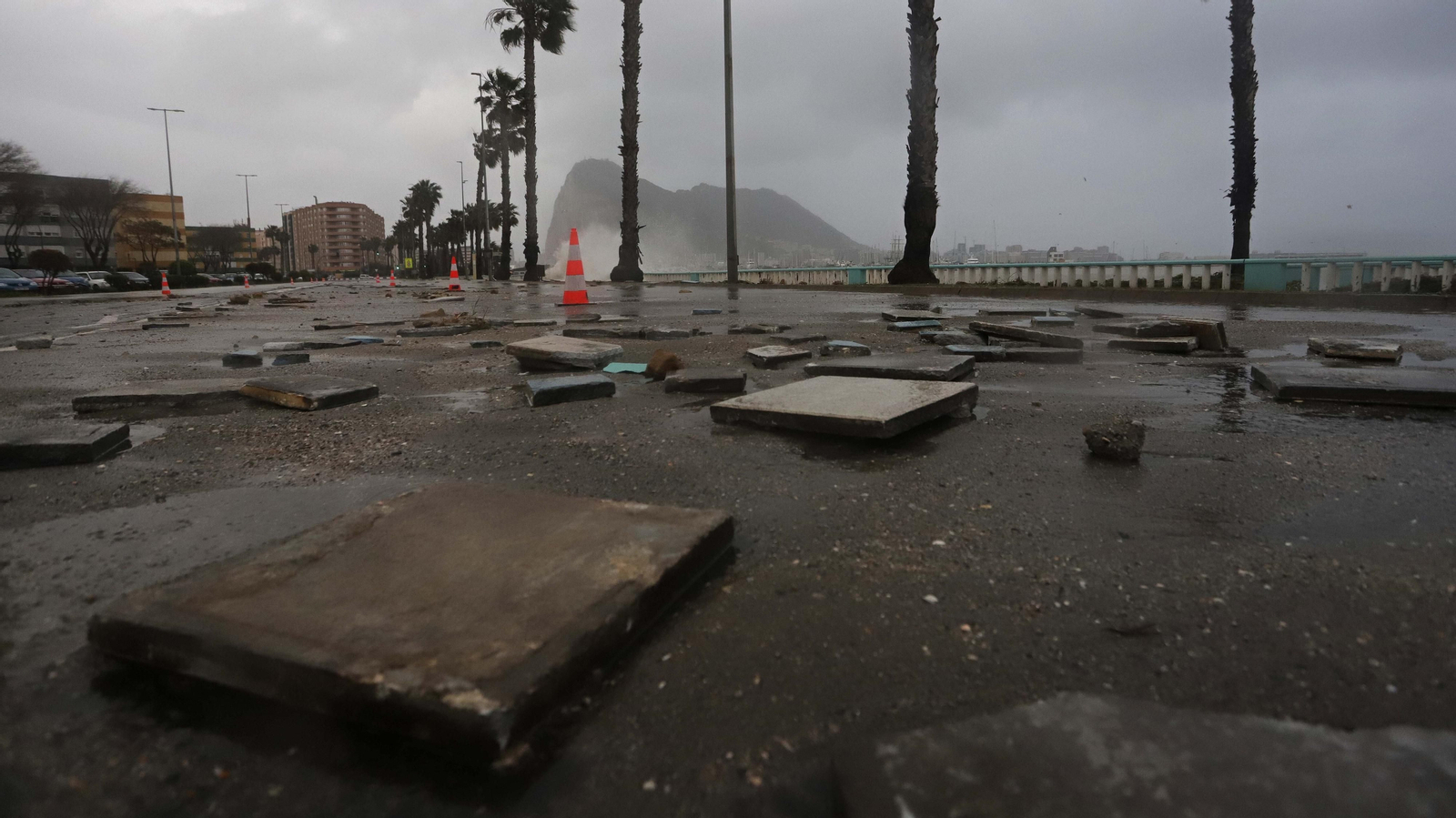 Fotos de los destrozos del temporal de levante en La Línea