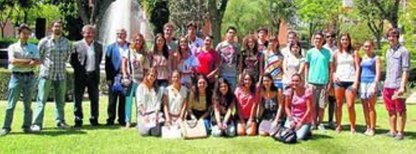 Los directores del curso, Joseph María Fernández y Fernando P. Molina-Heredia, posan junto al decano del Colegio de Biólogos de Andalucía, Eduardo Morán, y los alumnos.