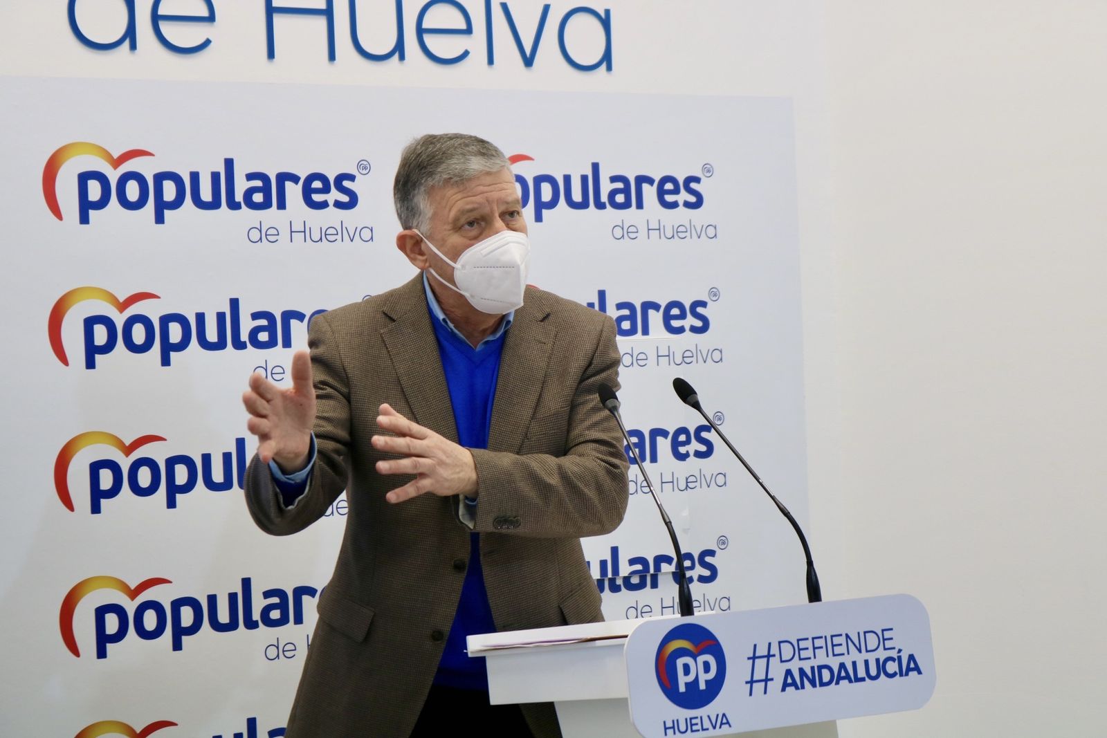 El diputado nacional, Carmelo Romero, durante la rueda de prensa