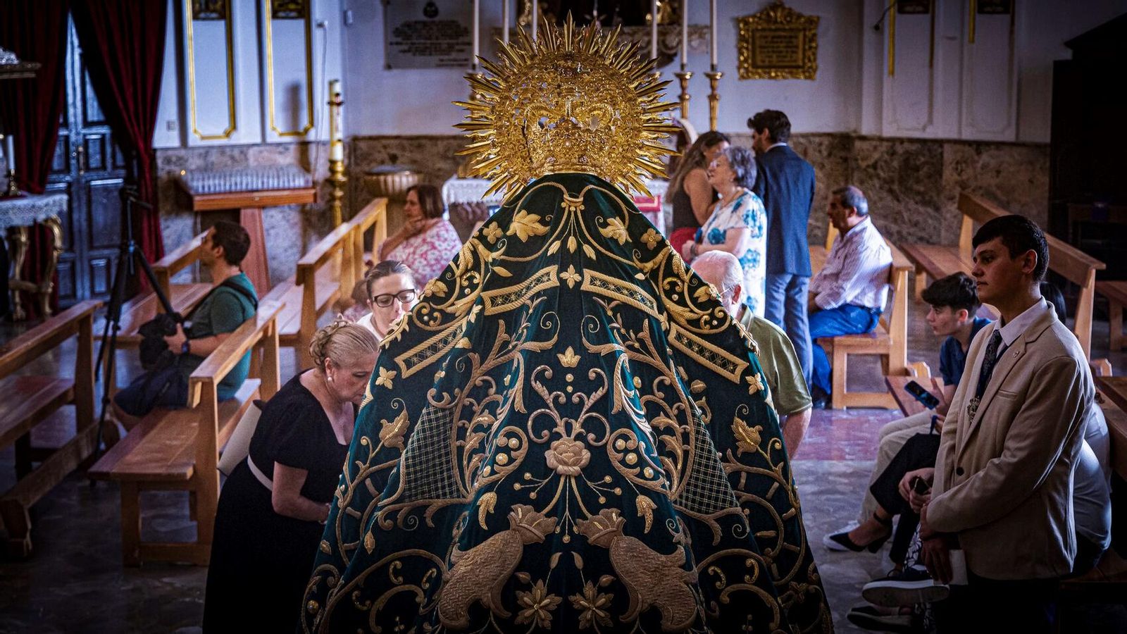 Primer día del besamanos extraordinario por el 75 aniversario del Dogma de la Asunción en Cádiz