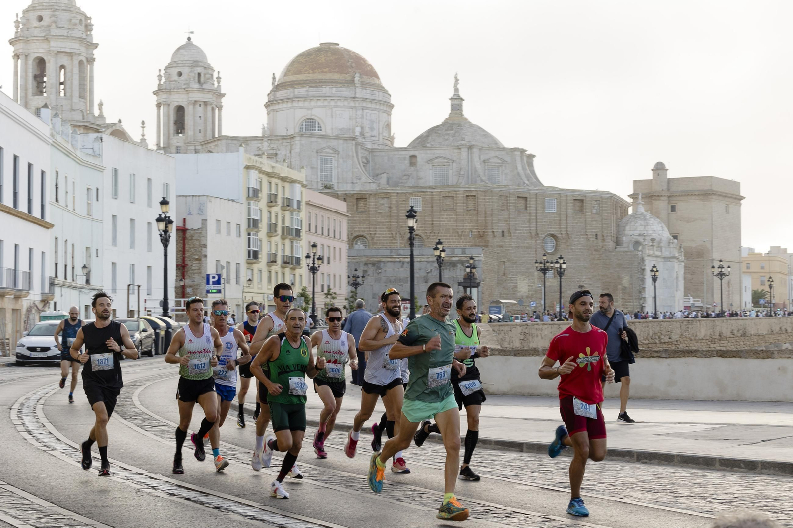 Búscate en las imágenes de la I media maratón Ciudad de Cádiz