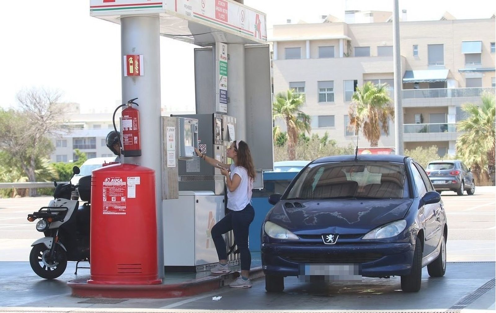 La gasolinera del Alcampo sigue siendo la más barata de la capital y el área Metropolitana.