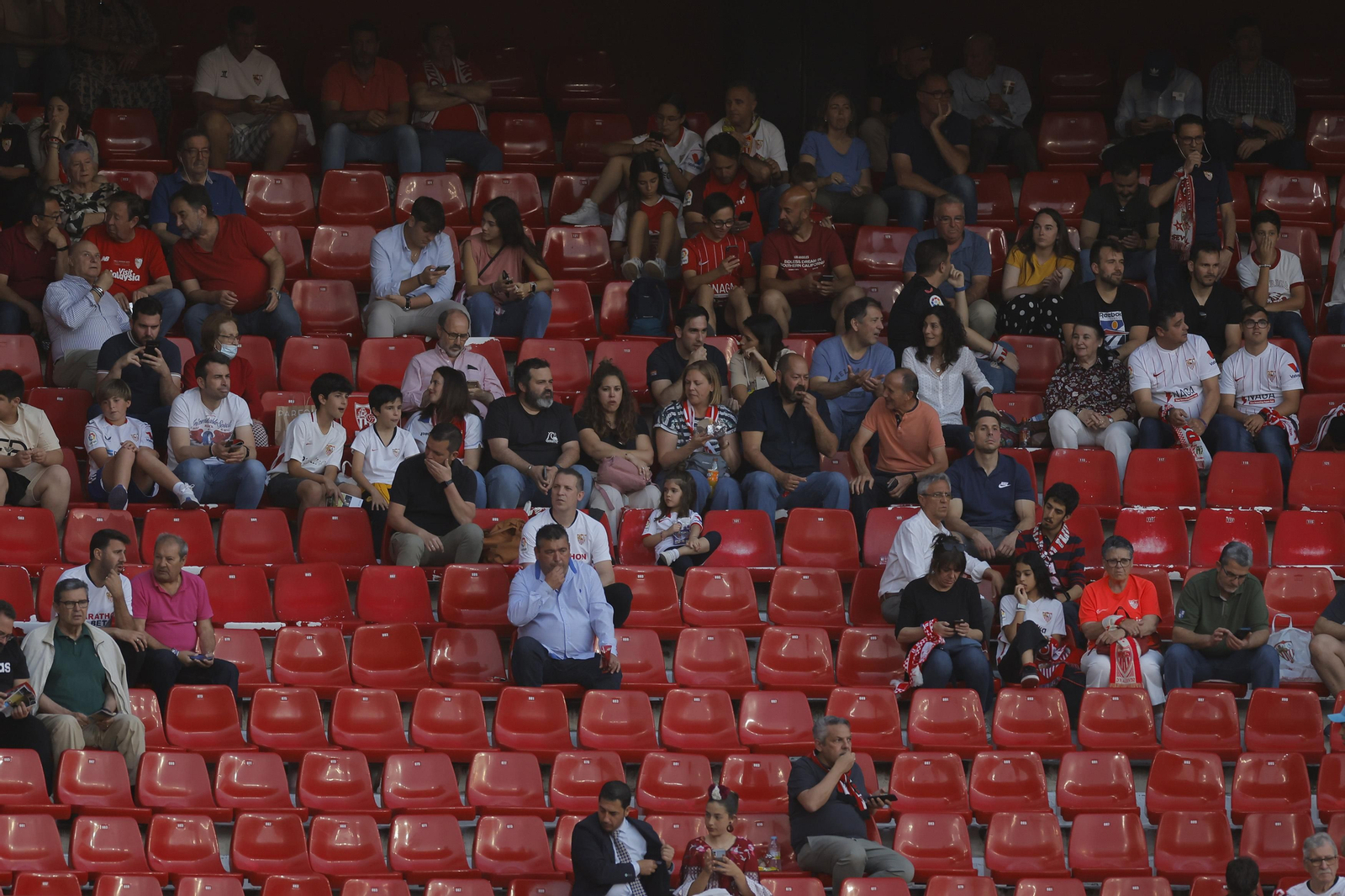 Búscate en las fotos del Sevilla -Villarreal