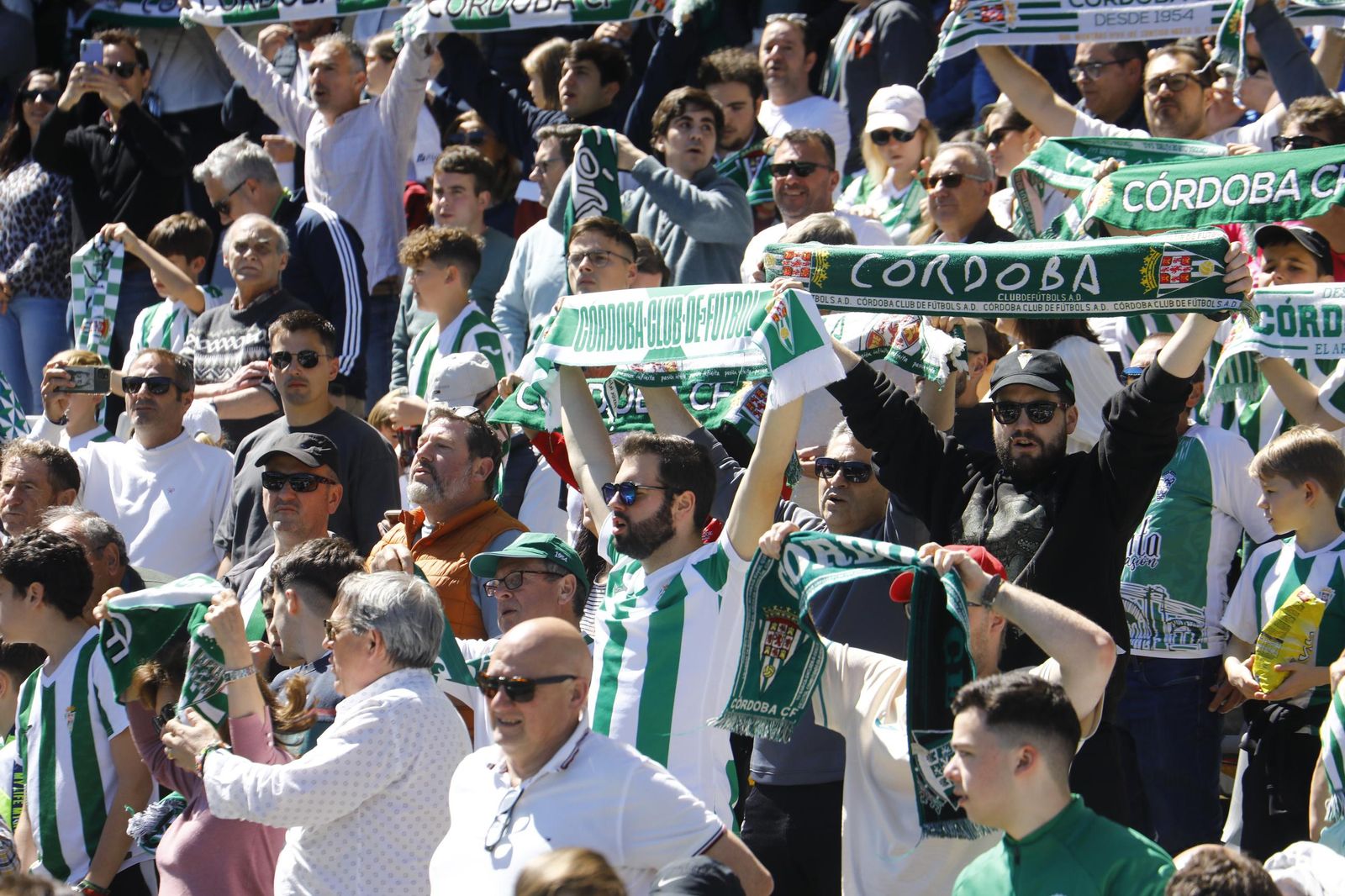 Las fotos del ambiente en El Arcángel para el Córdoba CF - Elche