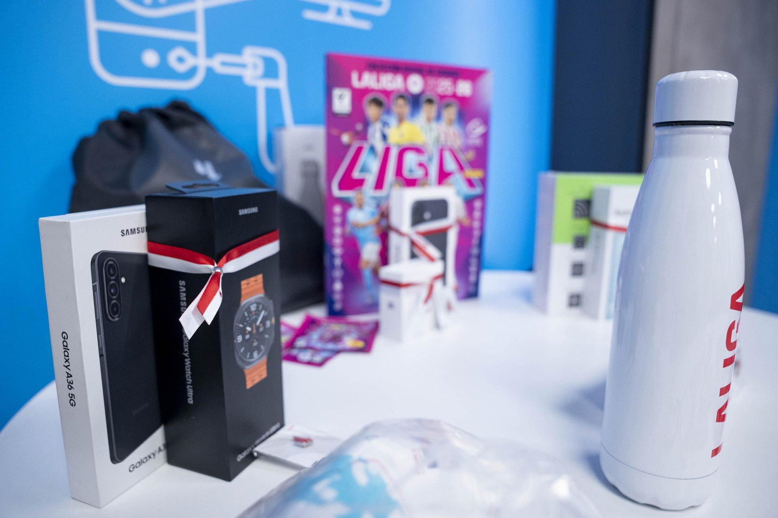 Las imágenes del encuentro con los aficionados de Monte y Bonini en el Paseo de Almería