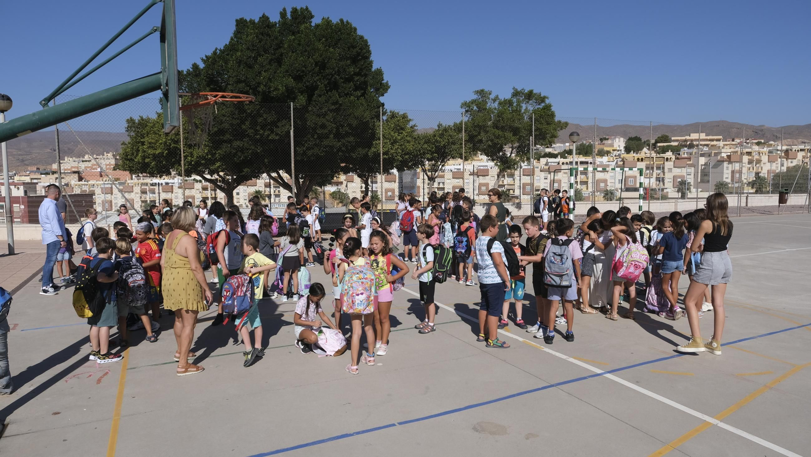 El curso escolar empieza en el Colegio Ginés Morata de Almería, en imágenes