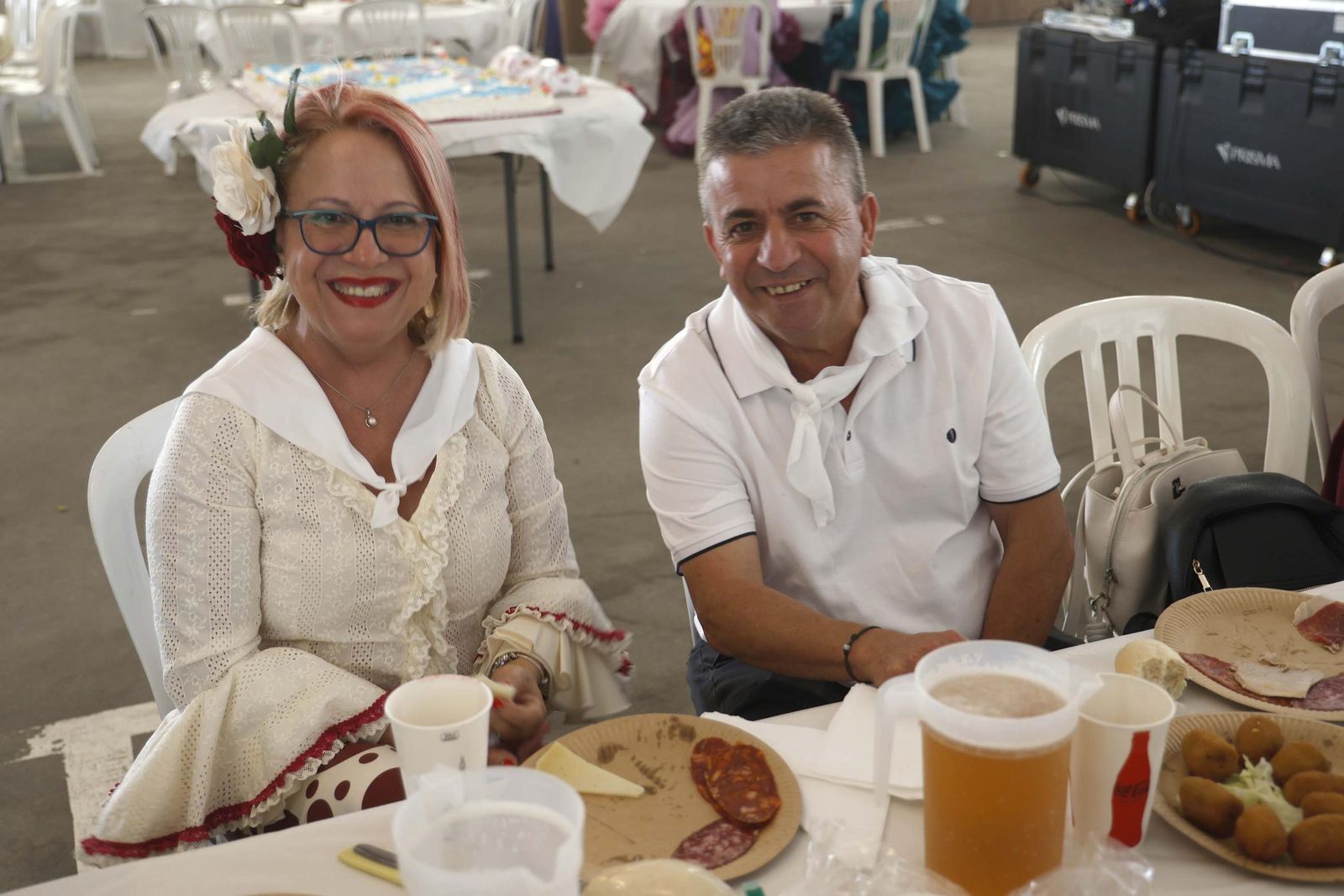 Fotos del almuerzo para mayores en la Feria de Castellar