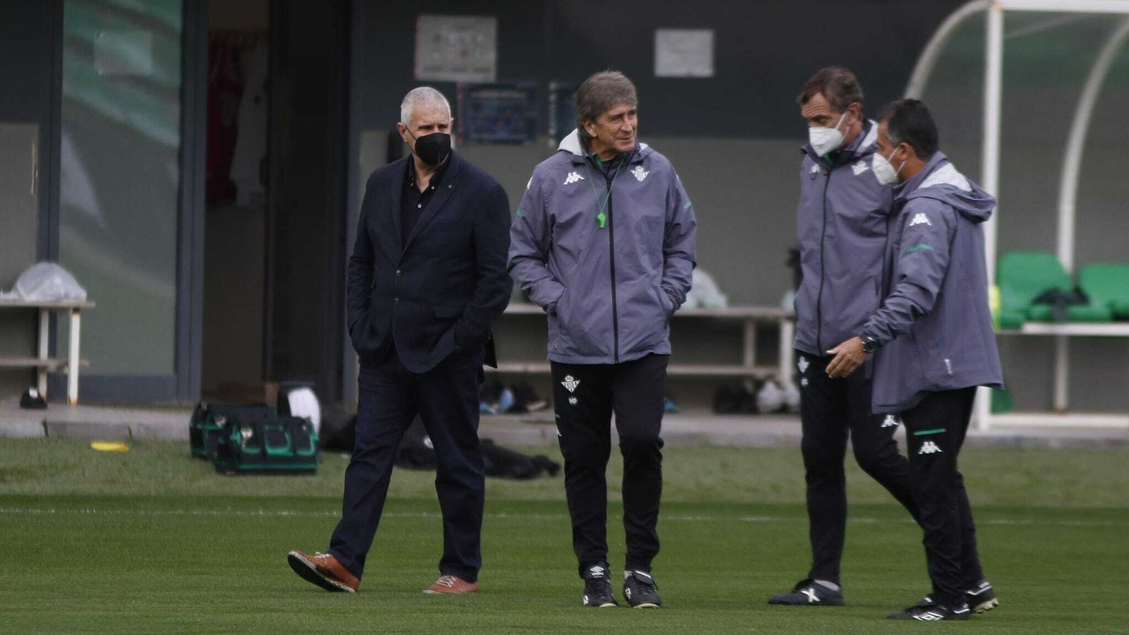 Antonio Cordón dialoga con Pellegrini, Cousillas y Alexis en la sesión de este jueves.