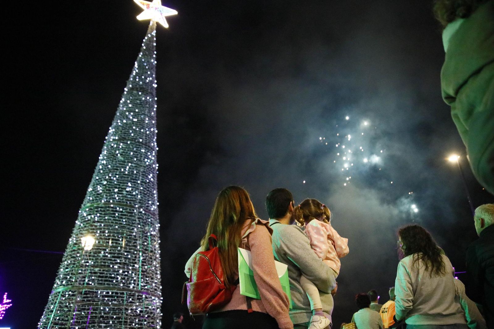 Las imágenes del encendido de la iluminación navideña en el Hospital Torrecárdenas de Almería