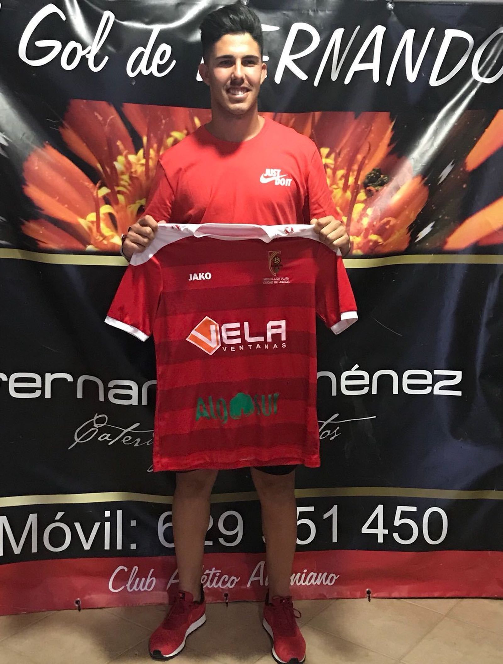 Quintero posa con la camiseta del Antoniano.