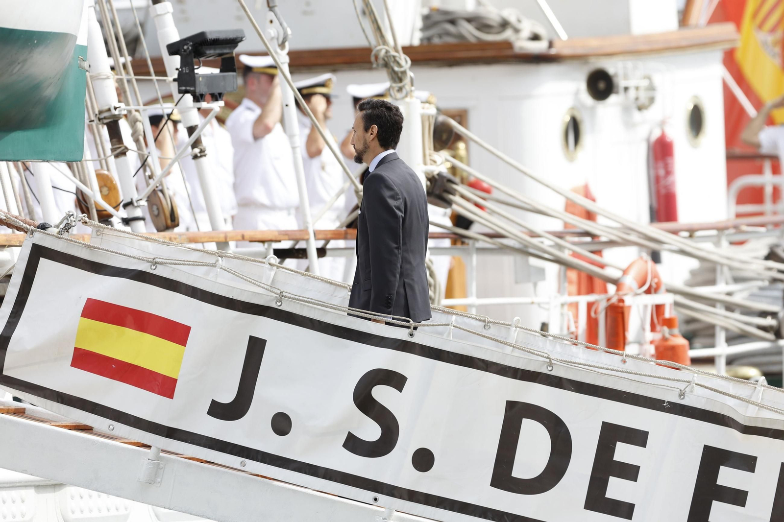 Las imágenes del rencuentro de la reina Letizia y la Princesa Leonor en el atraque del 'Elcano' en Panamá