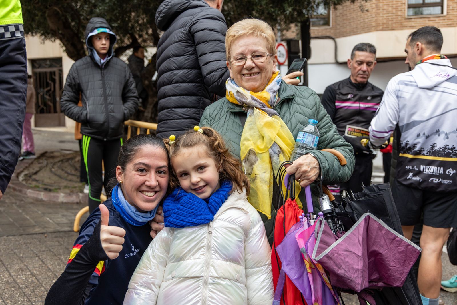 En imágenes: la lluvia no frena a más de un millar de corredores en la V Carrera Popular del IES San Juan Bosco (1)