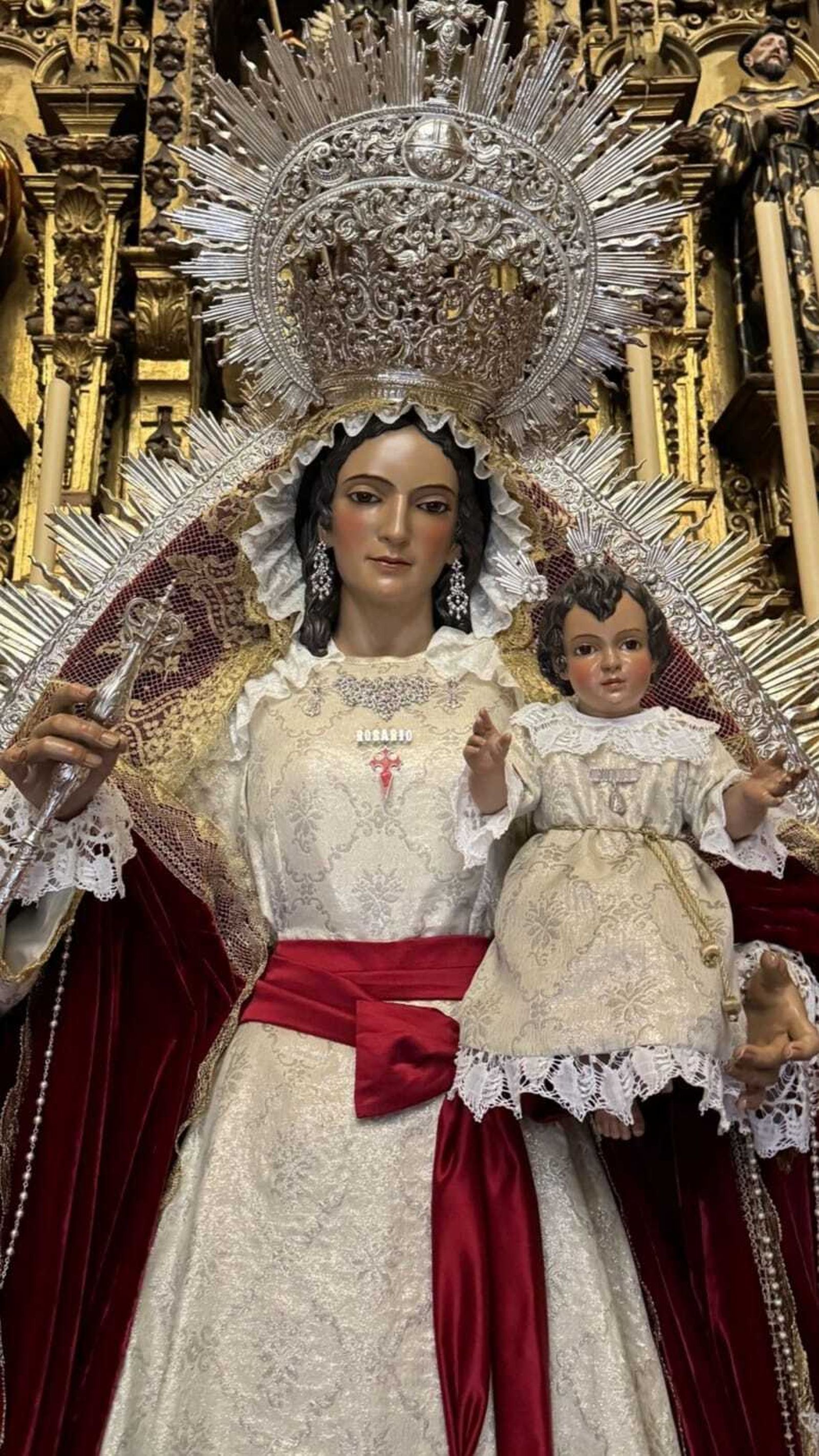La Virgen del Rosario tras la restauración