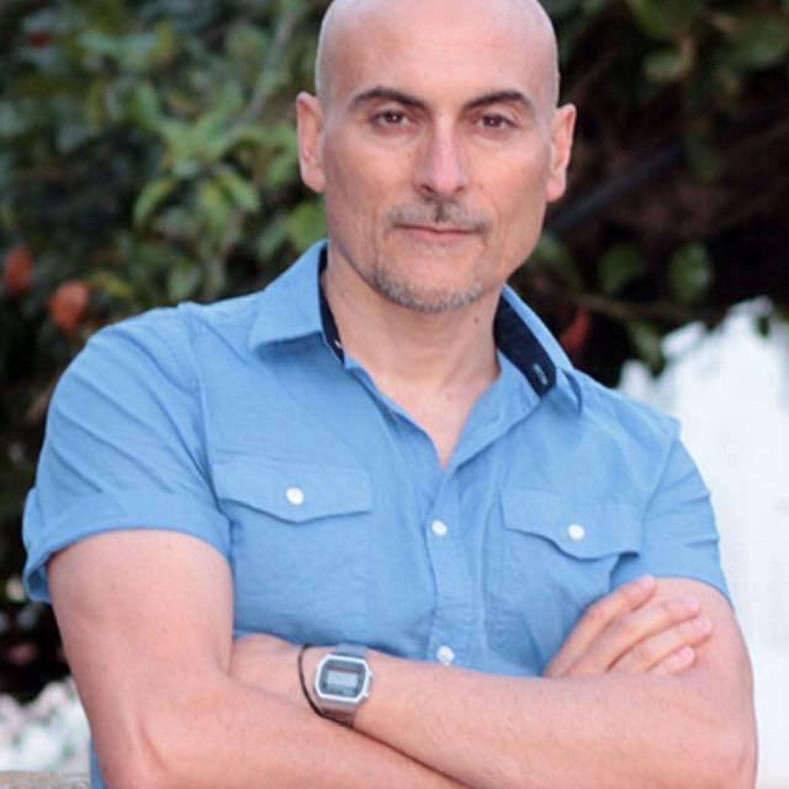 1. En el Barrio Alto aún se pueden ver casas de puerta y ventana sello de identidad de la vivienda obrera y vestigio de la Almería Horizontal. 2. Un poco más debajo de la farmacia estaba la pastelería de Paco Iglesias, célebre por sus "medias lunas". 3. Viviendas de planta baja y terrao, que en algunos casos no tienen un gran valor arquitectónico individual, pero que en conjunto formaban una armoniosa y bella Almería. 4. Aún hay rincones por los que no ha pasado el tiempo. 5 y 6. Las casitas de Papel. Construidas reduciendo al mínimo la calidad constructiva de las viviendas que se hacían hasta entonces y sin apenas equipamiento, con el fin de solucionar la falta de vivienda. Actualmente han sido restauradas y reformadas y pocas quedan con su aspecto original