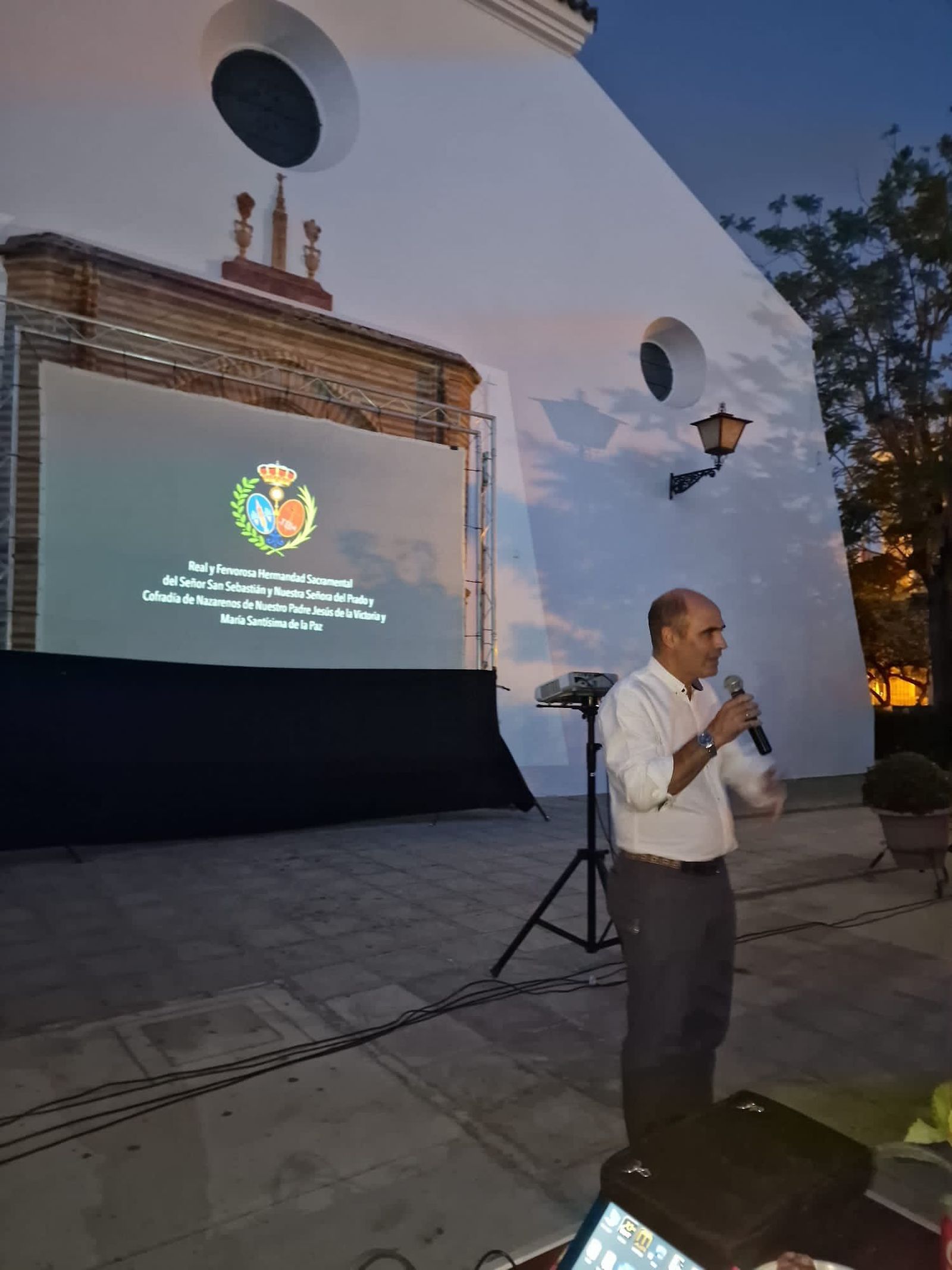 El hermano mayor de La Paz, Vicente Flores, durante el acto de presentación