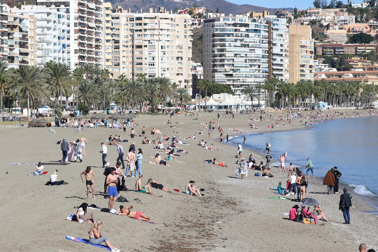 Enero y... día de playa en Málaga: la subida de las temperaturas deja estas imágenes Enero y... día de playa en Málaga: la subida de las temperaturas deja estas imágenes