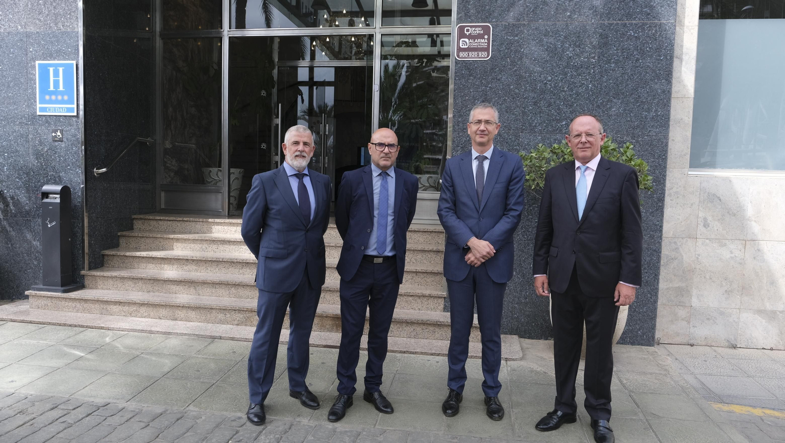 Imágenes del Foro Joly en Almería, con el Gobernador del Banco de España, Pablo Hernández de Cos