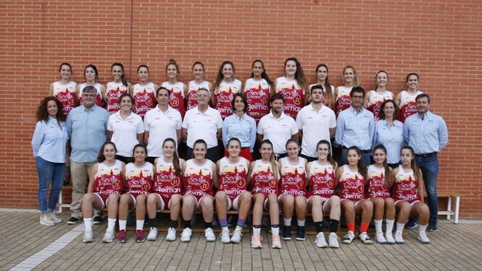 El CBS Femenino posa en una imagen difundida por elclub.