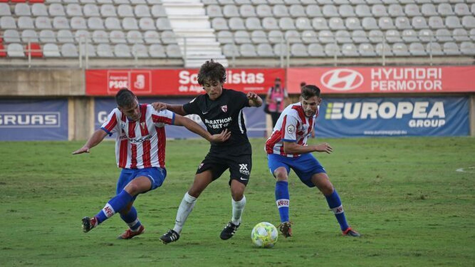Carlos Álvarez, que tendrá el dorsal 10, en el amistoso de Algeciras.