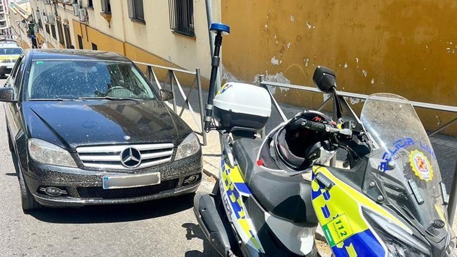 Coche inmovilizado por la Policía Local.