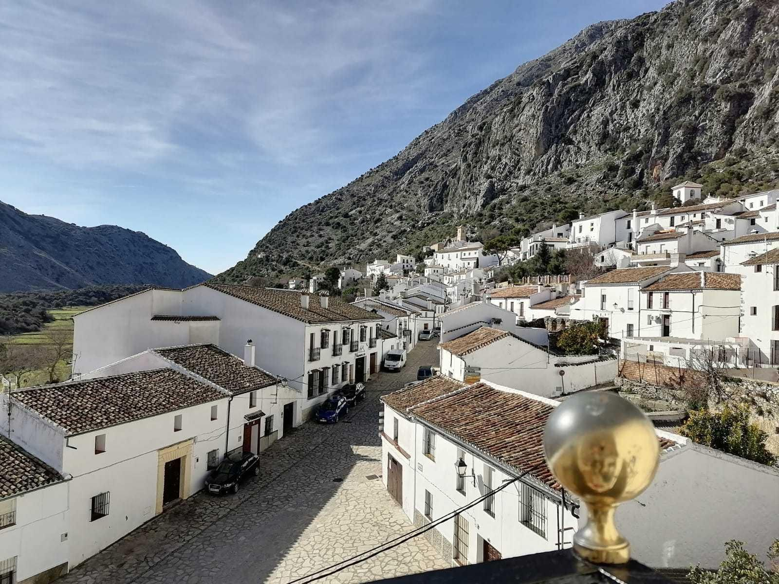 Una imagen de Villaluenga del Rosario. Una imagen de Villaluenga del Rosario.