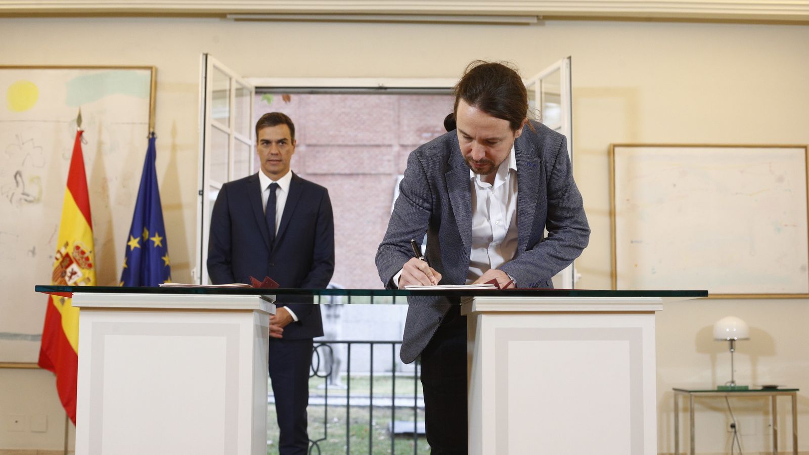 Iglesias en el momento de la firma